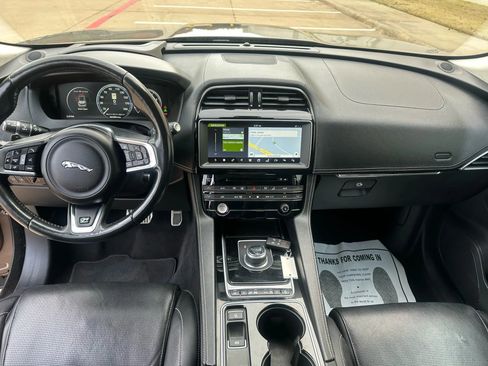 Used 2017 Jaguar F-PACE R-Sport image 22
