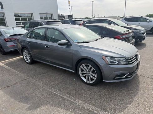 Used 2019 Volkswagen Passat 2.0T Wolfsburg w/ Wheels & Sunroof Package FWD image 5