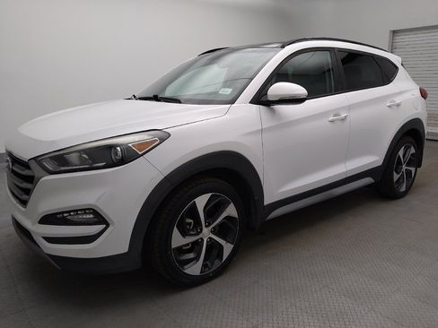 Used 2018 Hyundai Tucson Value w/ Cargo Package FWD image 2