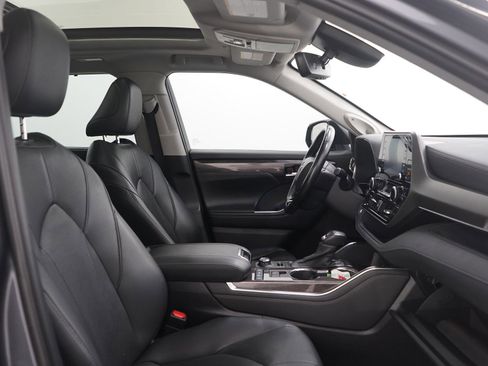 Used 2021 Toyota Highlander Limited image 12