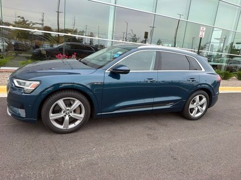 Used 2019 Audi e-tron Premium Plus AWD/4WD image 23