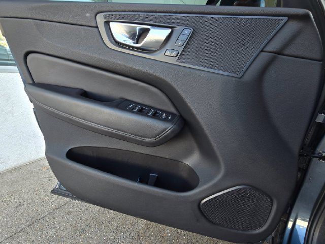 Used 2023 Volvo XC60 B5 Plus AWD/4WD image 18