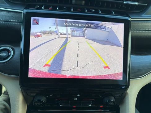 Used 2023 Jeep Grand Cherokee Limited image 23