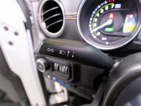 Used 2021 Jeep Wrangler Unlimited Sahara AWD/4WD image 27