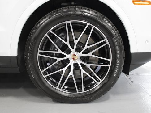 New 2026 Porsche Cayenne image 14