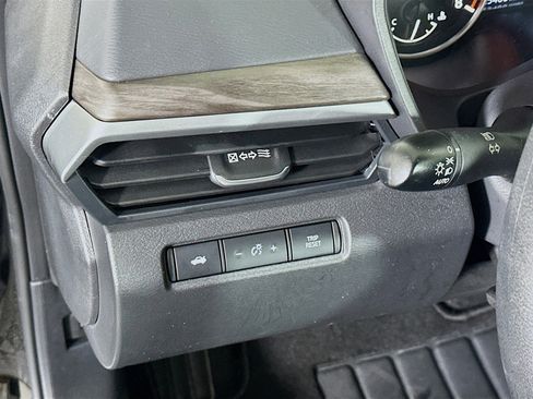 Used 2025 Nissan Altima 2.5 SV image 17