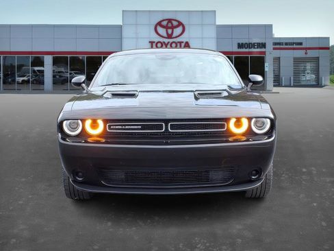 Used 2021 Dodge Challenger SXT image 2