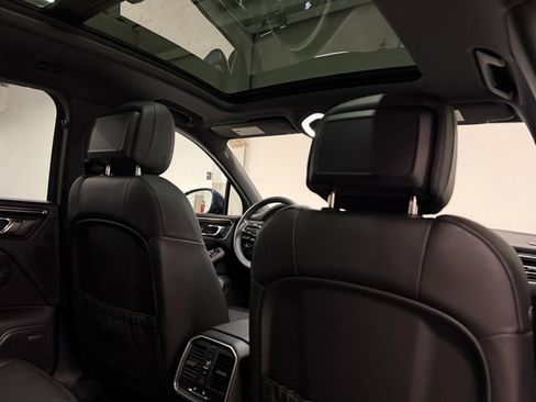 Certified 2026 Porsche Macan image 25