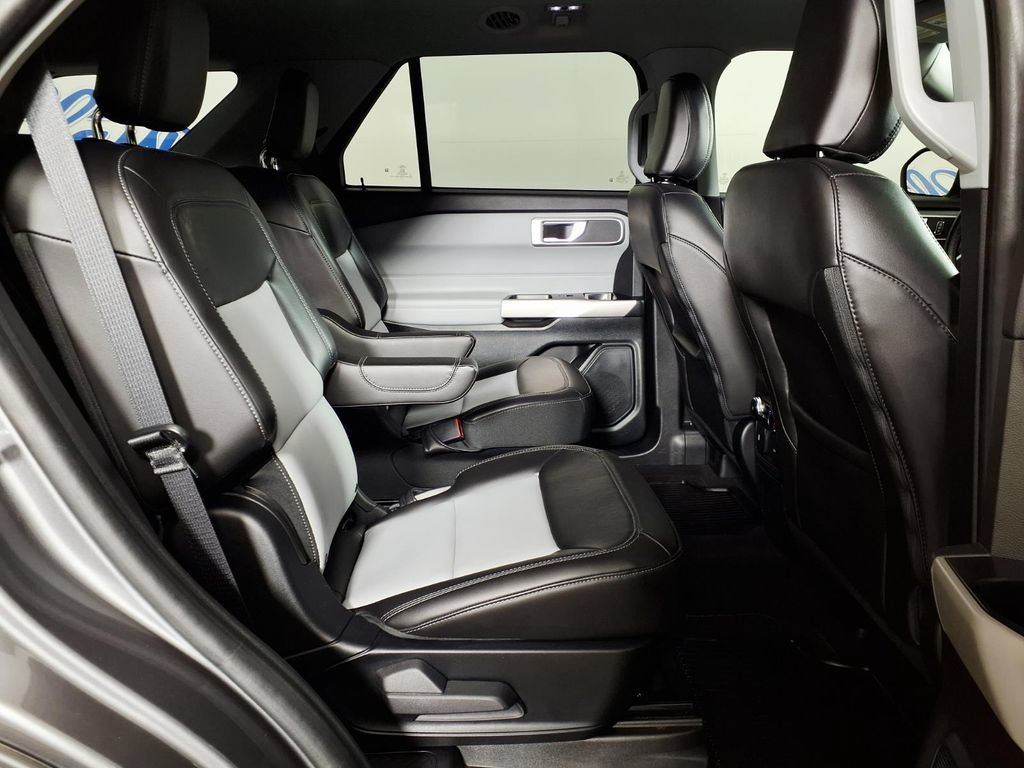Used 2023 Ford Explorer XLT w/ Equipment Group 202A AWD/4WD image 11