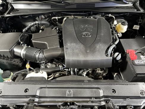 Used 2021 Toyota Tacoma TRD Sport w/ Technology Package image 25