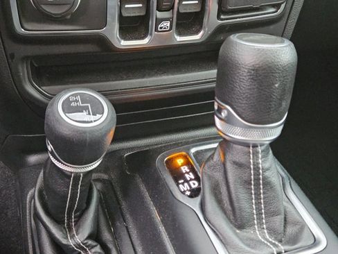 Used 2021 Jeep Gladiator Overland image 14