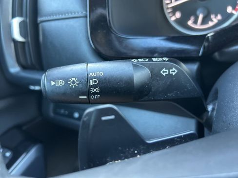 Used 2024 Nissan Pathfinder SL image 32