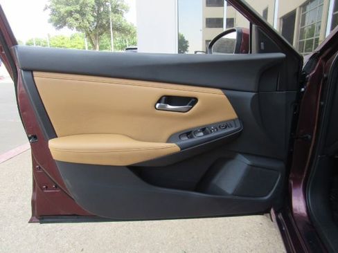 Used 2022 Nissan Sentra SV w/ SV Premium Package image 14