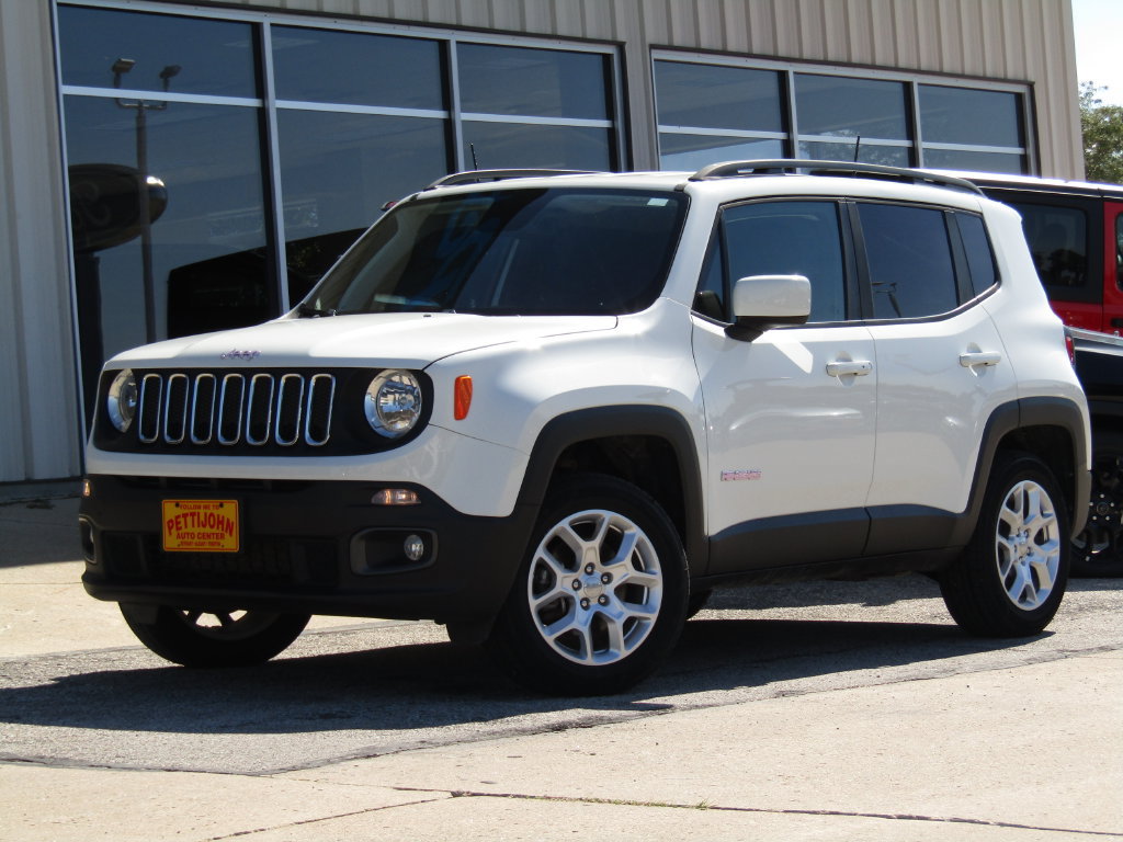 Used 2018 Jeep Renegade Latitude w/ Cold Weather Group AWD/4WD image 12