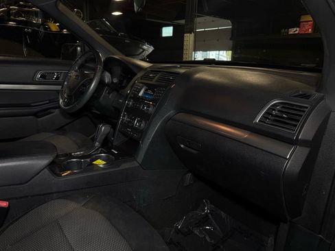 Used 2018 Ford Explorer XLT FWD image 16