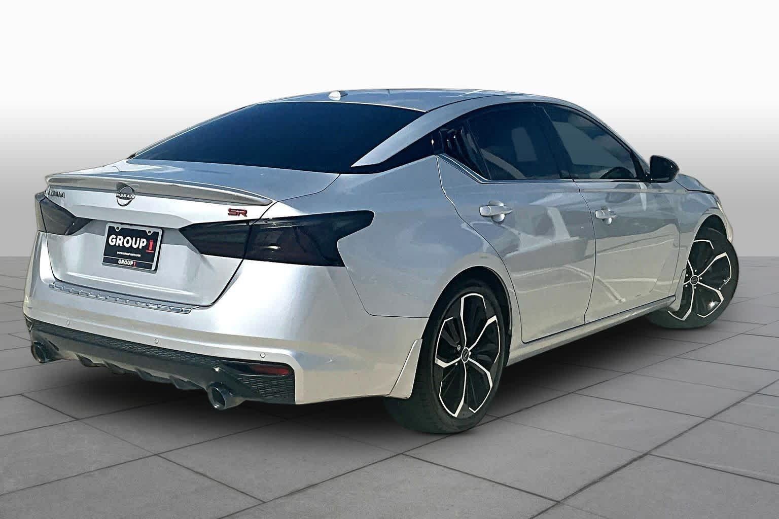 Used 2023 Nissan Altima 2.5 SR FWD image 12