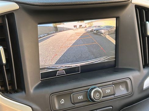 Used 2024 GMC Terrain SLE image 8