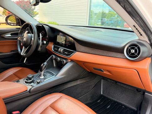 Used 2017 Alfa Romeo Giulia Ti RWD image 32