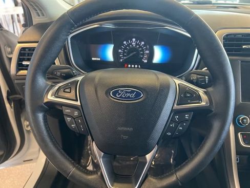 Used 2017 Ford Fusion SE w/ Equipment Group 602A FWD image 17