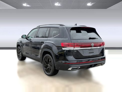 Certified 2026 Volkswagen Atlas SE w/ Black Wheel Package FWD image 3