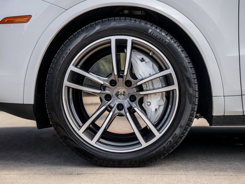 Certified 2023 Porsche Cayenne Turbo AWD/4WD image 15