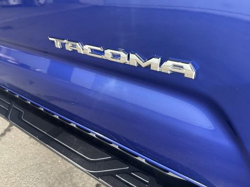 Used 2023 Toyota Tacoma TRD Sport image 9