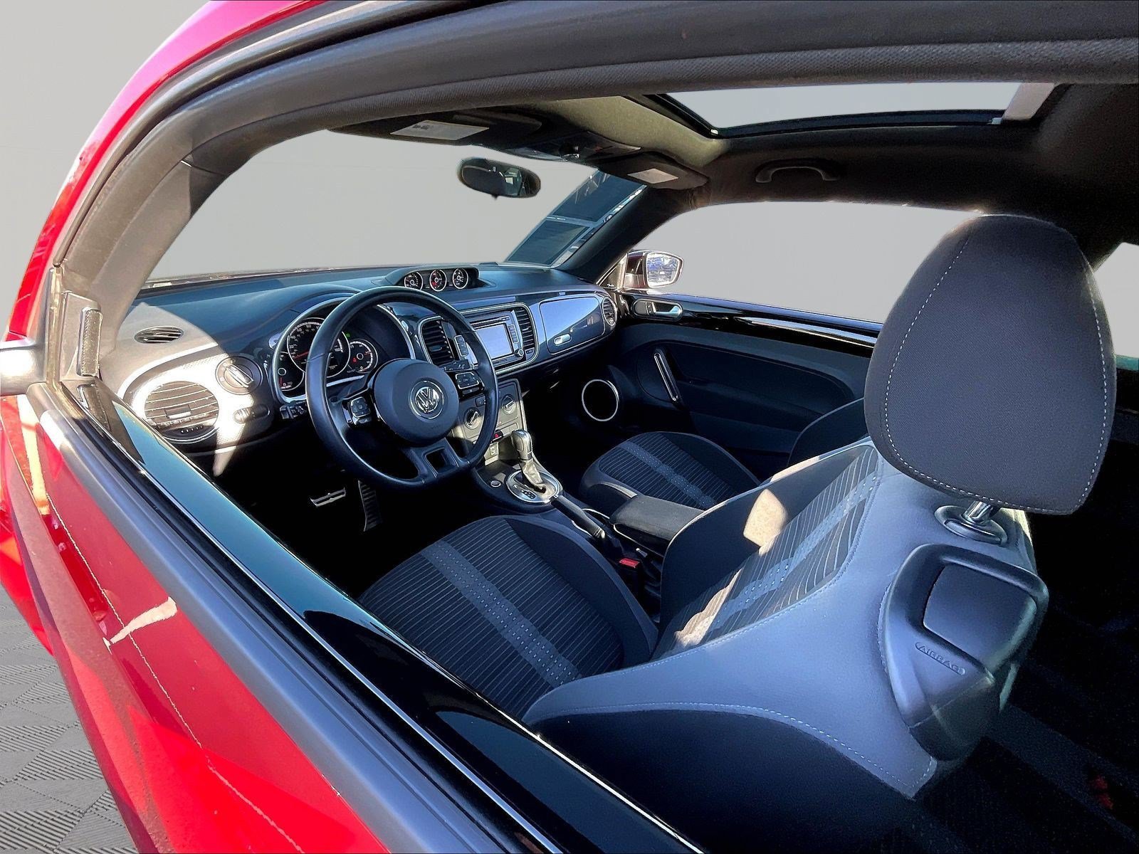 Used 2014 Volkswagen Beetle R-Line FWD image 7