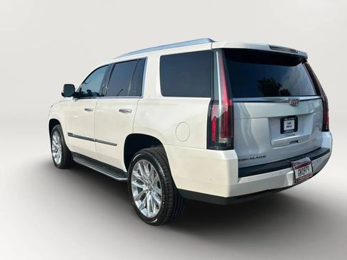 Used 2018 Cadillac Escalade Luxury RWD image 4