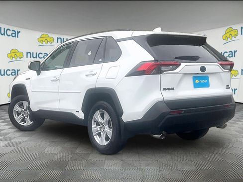 Used 2021 Toyota RAV4 XLE w/ Convenience Package image 4