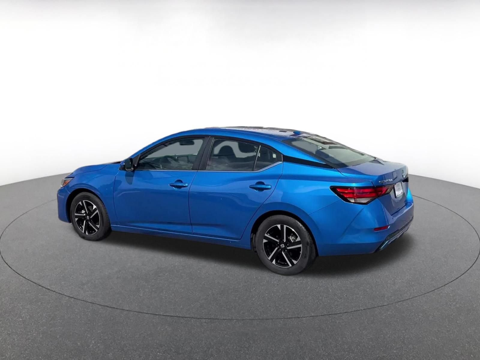 Used 2025 Nissan Sentra SV FWD image 9