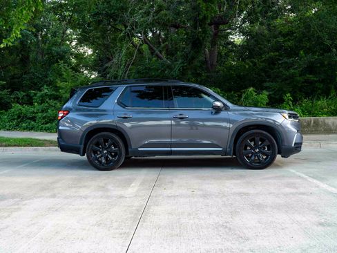 Used 2025 Honda Pilot Touring image 10