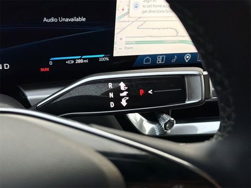 Used 2025 Cadillac Lyriq Luxury image 12