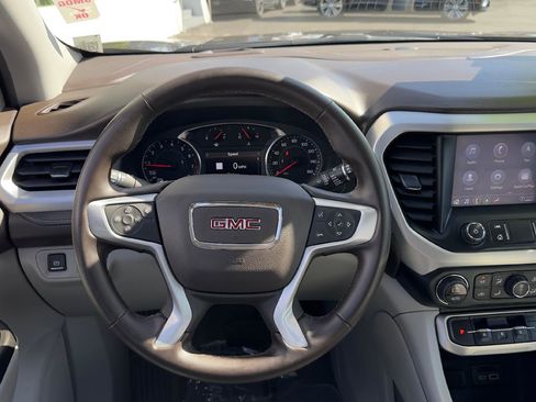 Used 2023 GMC Acadia SLT image 13