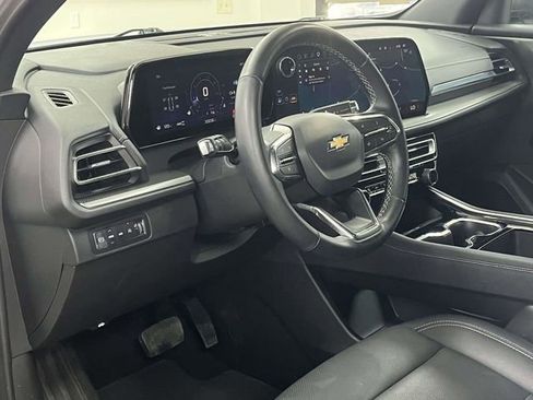 Used 2025 Chevrolet Traverse LT AWD/4WD image 14