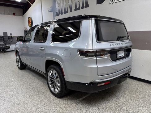 Used 2022 Jeep Grand Wagoneer Series II w/ Premium Group II image 7