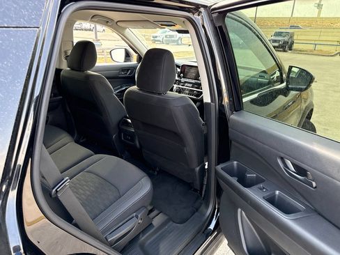 Used 2025 Nissan Pathfinder SV AWD/4WD image 13