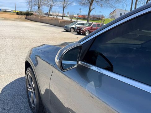 Used 2018 Mercedes-Benz GLC 300 4MATIC image 11