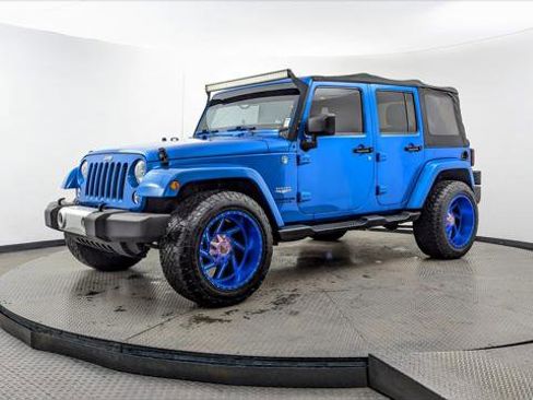 Used 2015 Jeep Wrangler Unlimited Sahara image 2