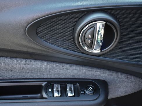 Used 2016 MINI Cooper Clubman FWD image 11