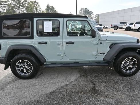 Used 2024 Jeep Wrangler Sport S image 6