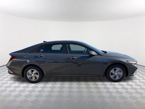 New 2026 Hyundai Elantra SE image 4