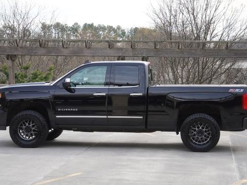 Used 2017 Chevrolet Silverado 1500 LTZ Z71 AWD/4WD image 11