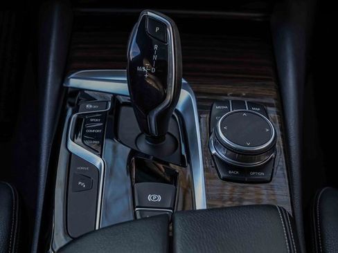 Used 2019 BMW 530e image 13