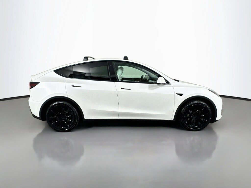 Used 2021 Tesla Model Y Long Range AWD/4WD image 6