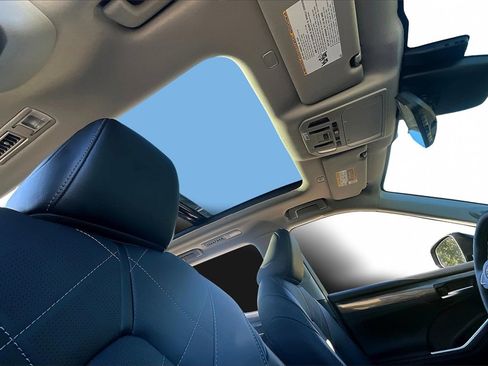 Used 2025 Toyota Highlander Platinum image 22