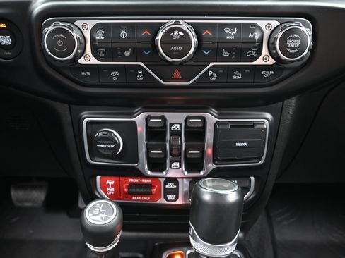 Used 2021 Jeep Wrangler Unlimited Rubicon w/ Dual Top Group image 36