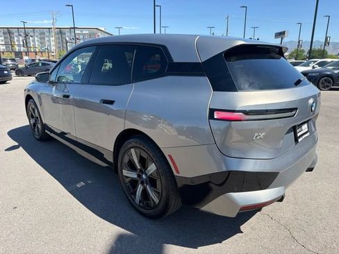 Used 2023 BMW iX xDrive50 w/ Sport Package AWD/4WD image 5