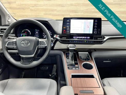 Used 2024 Toyota Sienna XLE w/ XLE Plus Package AWD/4WD image 2