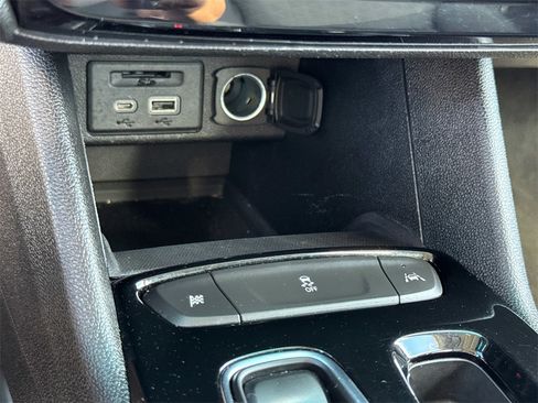 Used 2023 Chevrolet Bolt LT image 31