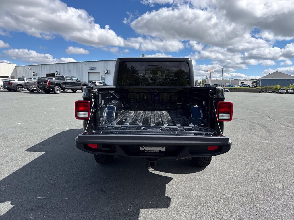 Used 2025 Jeep Gladiator Sport AWD/4WD image 18